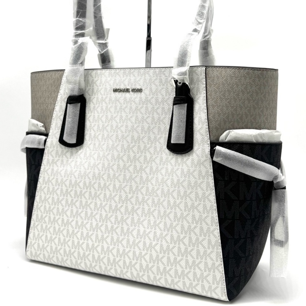 Michael Kors Voyager Large Color-Block Signature Tote Bag - Optic White Multi